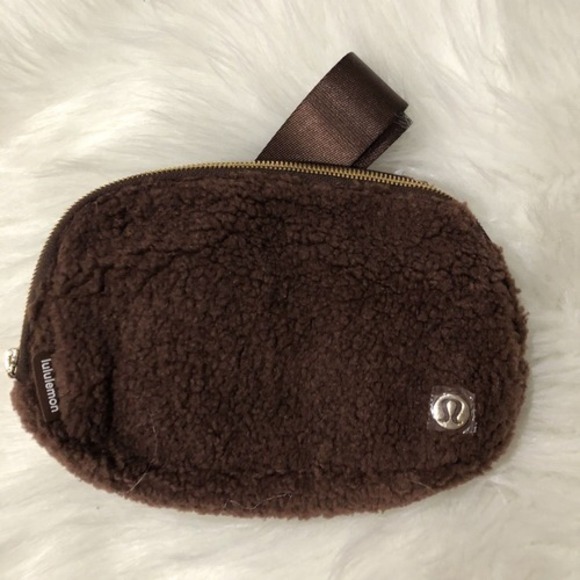 Brand New Lululemon Everywhere Fleece Belt Bag (1L,Brown Earth Gold) Women Bags - Picture 3 of 5